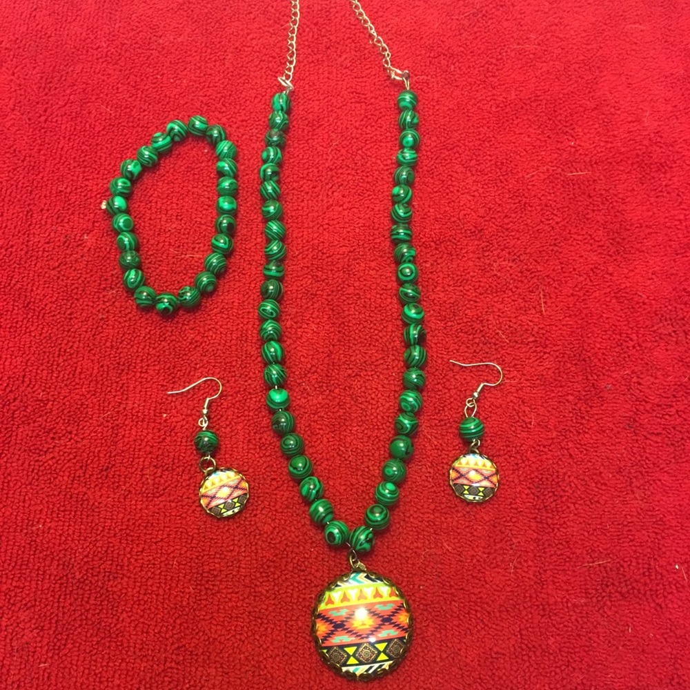 Sheri’s Designs Green Stone Bead Necklace Set